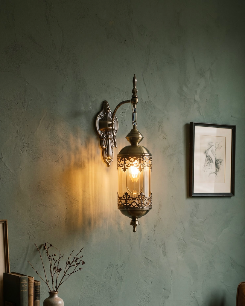 Manor Wall Lantern Sconce